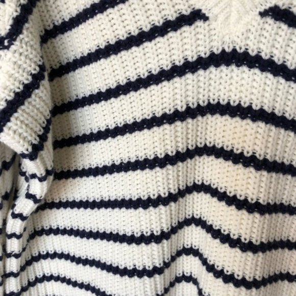 LA Hearts Lace Up Cold Shoulder Sweater L - Picture 4 of 4